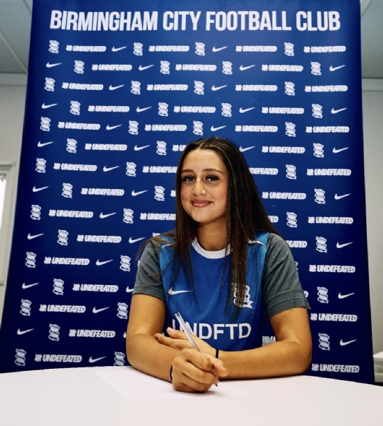 Amelia signs with Birmingham City Girls